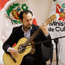 Maestro-y-Concertista-de-Guitarra